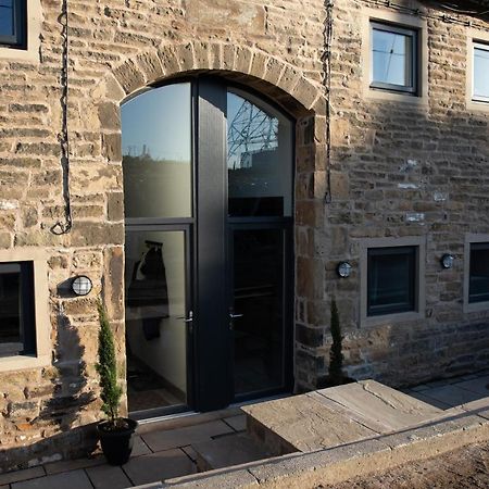 Unique Barn Conversion In Saddleworth Oldham Exterior photo