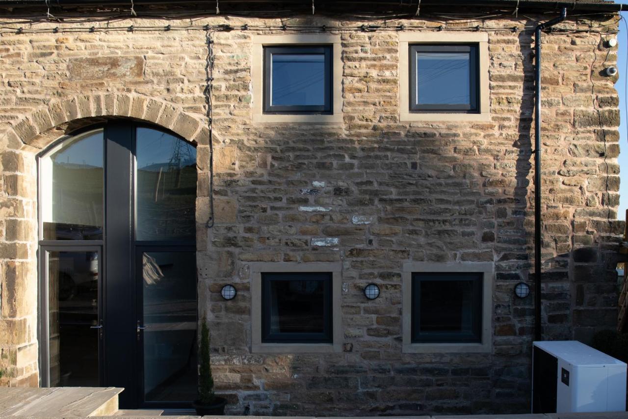 Unique Barn Conversion In Saddleworth Oldham Exterior photo