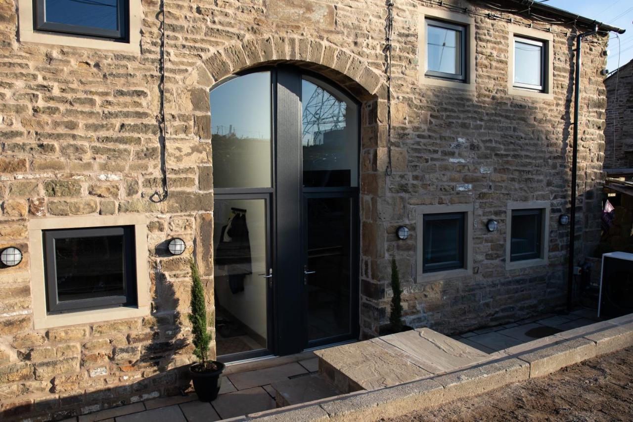 Unique Barn Conversion In Saddleworth Oldham Exterior photo