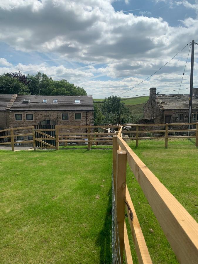 Unique Barn Conversion In Saddleworth Oldham Exterior photo