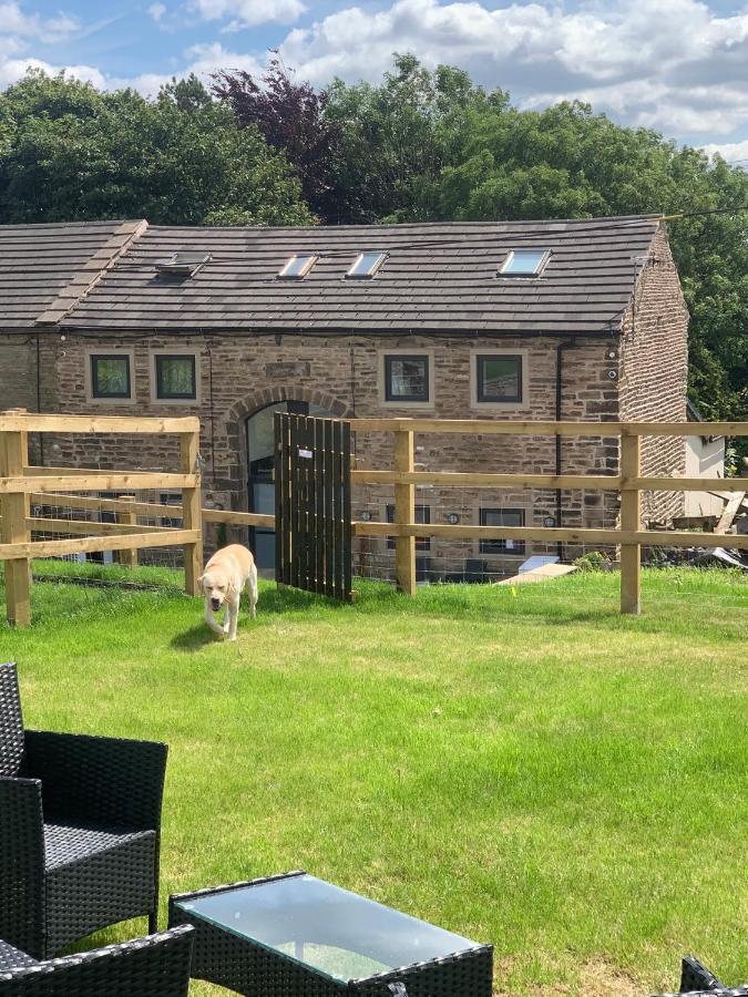 Unique Barn Conversion In Saddleworth Oldham Exterior photo